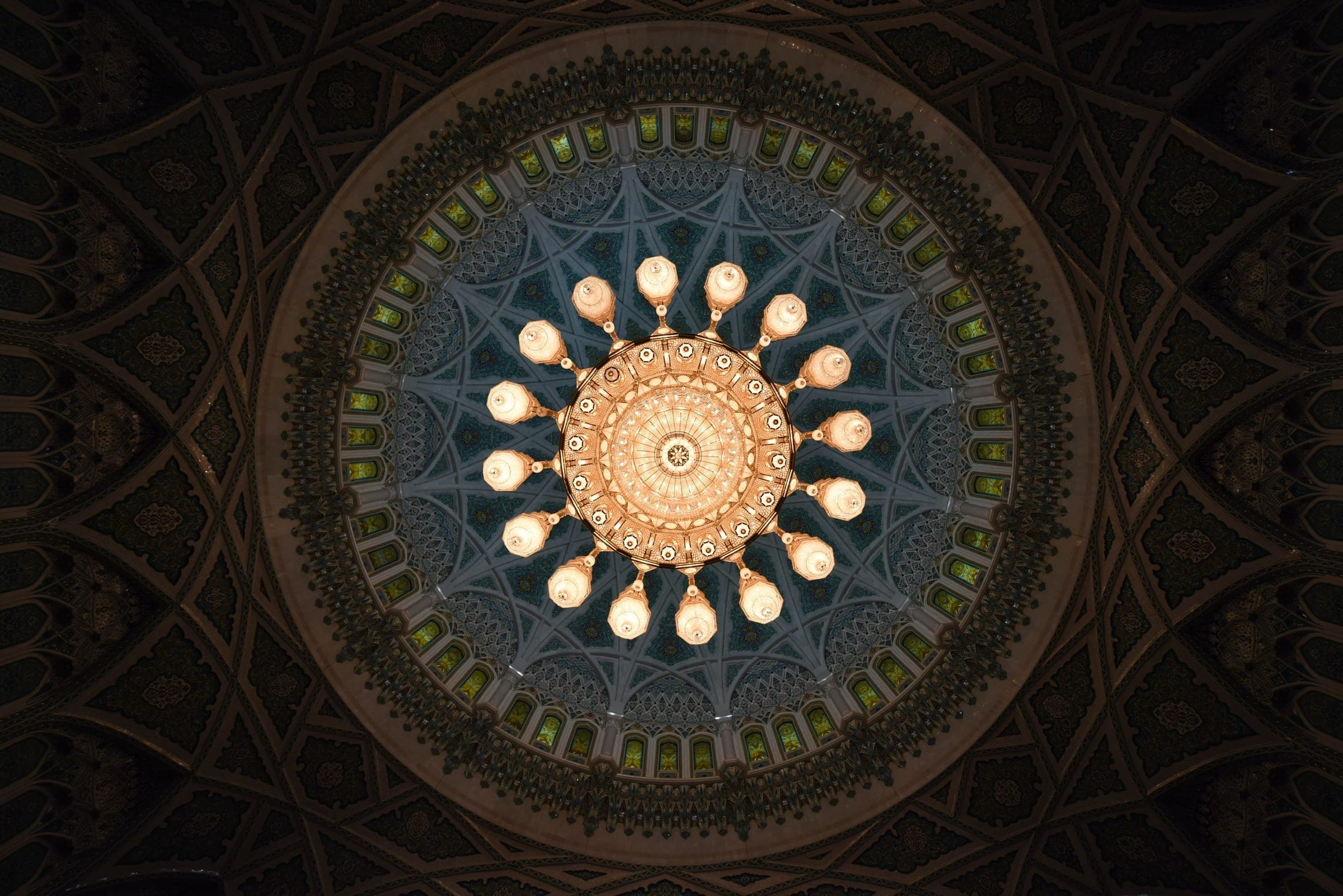 The crystal chandelier of the Grand Mosque prayer hall